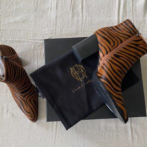 NIB House of Harlow 1960 Calf Hair Leather Pointy Toe Ankle Boots Booties Sz 9.5